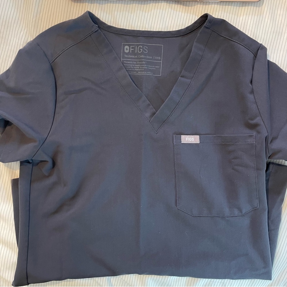 Figs one pocket scrub top